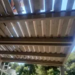 Ξύλινη πέργκολα με διπλή τάβλα Ξύλινη πέργκολα με διπλή τάβλα