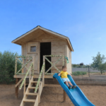 Τreehouse 250 Χ 300εκ. Τreehouse 250 Χ 300εκ.